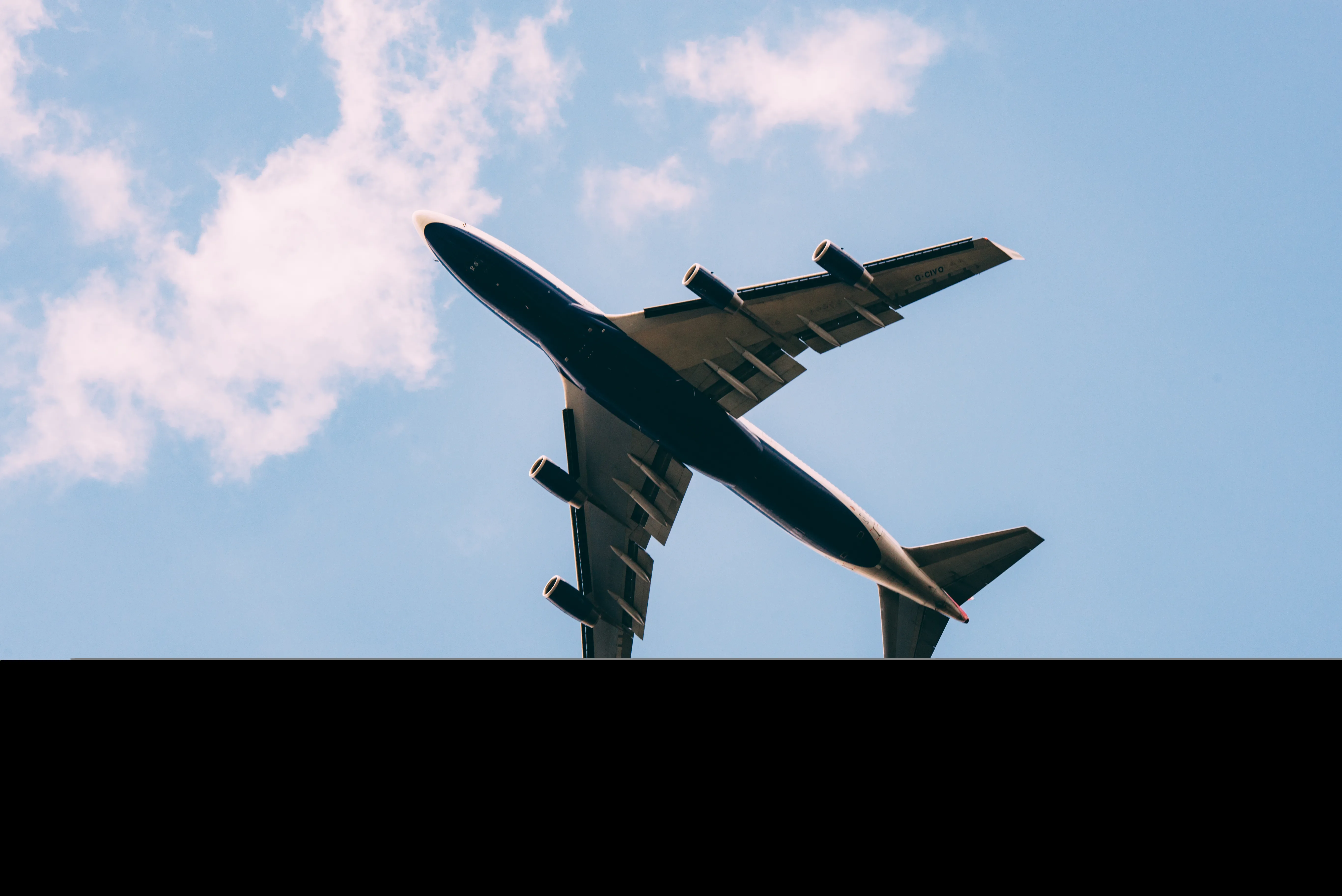 Airlines: Price Hikes and Profit Outlook Cuts as Fuel Soars Globally