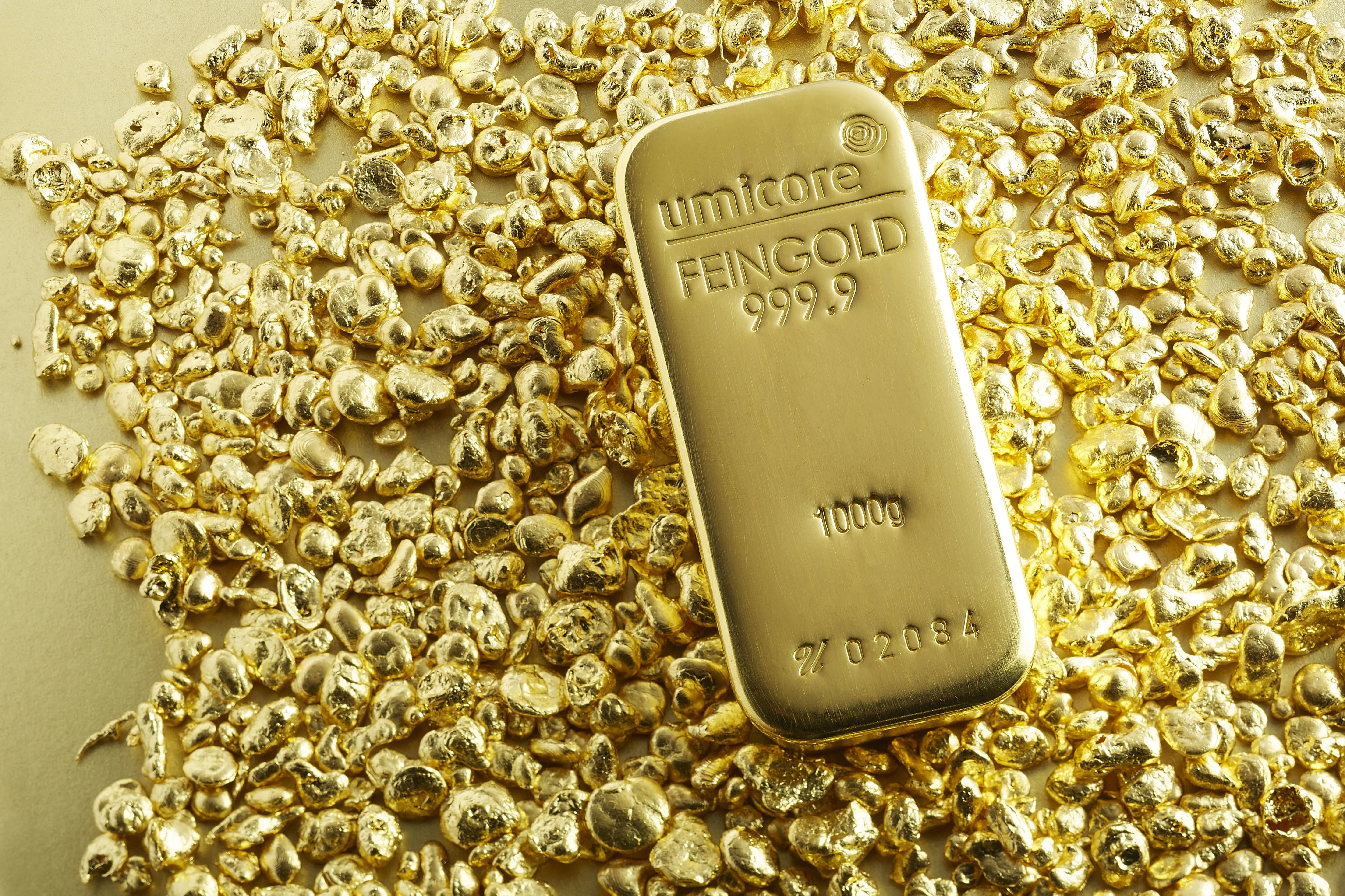 Gold Consolidates as End of Cease-Fire Looms, Traders Weigh Talks