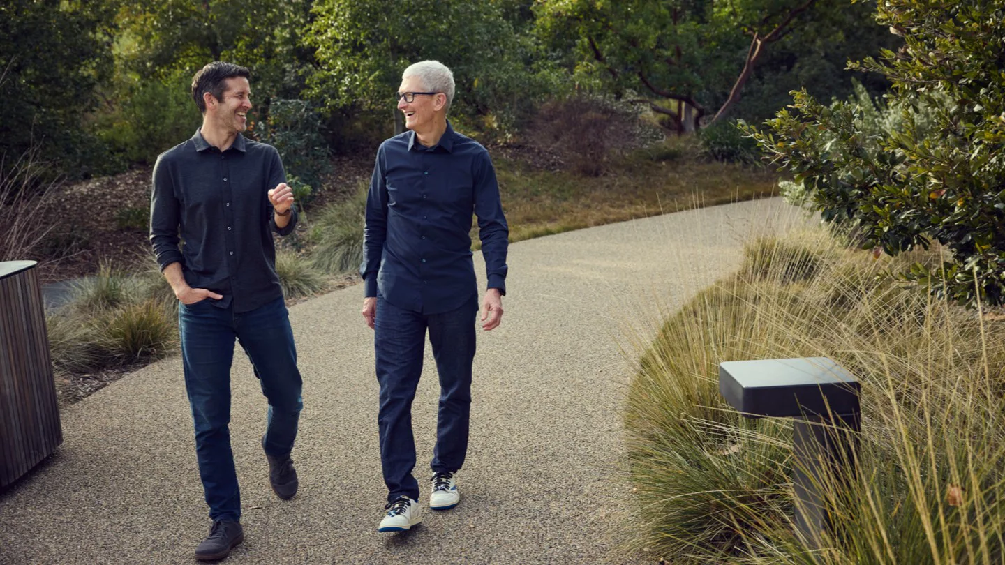 Tim Cook, Apple CEO'luğundan çekiliyor; sektör liderleri yorumladı