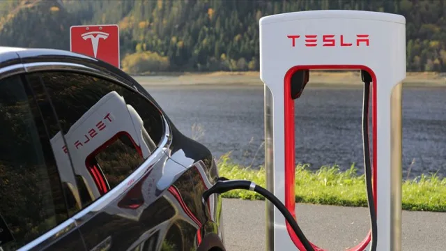 Tesla'nın kârı ilk çeyrekte %17 arttı, gelir 22,39 milyar dolar