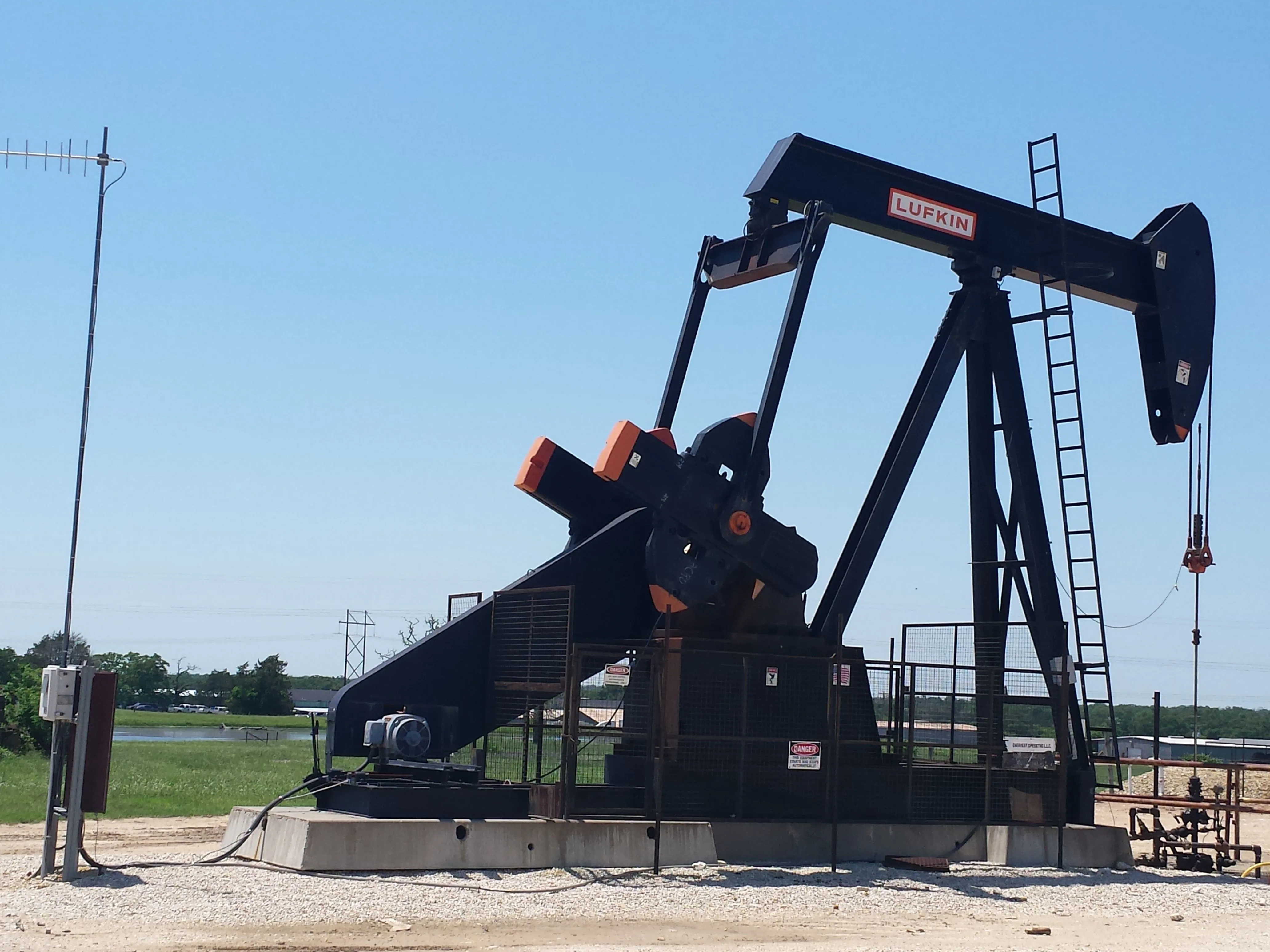 Petrol yükseldi, vadeli işlemler düşüşte — ABD-İran görüşmeleri tıkandı