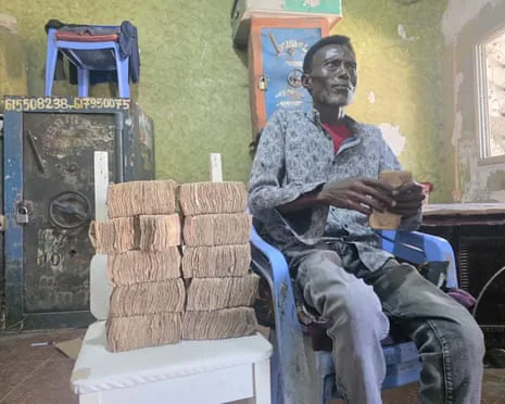 Somali şilini çöküşü: Fakirler nakit yerine dolar/mobil tercih ediyor
