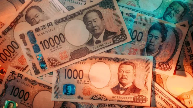 Japanese yen: Interventions and Statements Fail to Stem Weakness