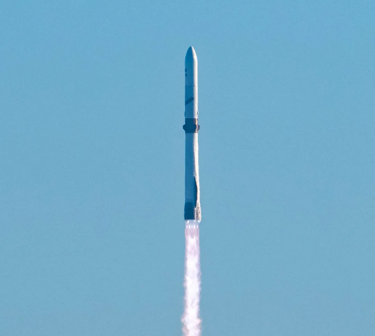 Blue Origin New Glenn roketi testte patladı, pist hasar gördü