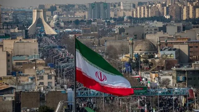 Strait of Hormuz: 28 Vessels Transited in 24 Hours Under IRGC Control