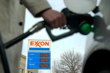 Petrol yükseldi, ABD vadeli hisse endeksleri hafif tırmandı; Haziran'a