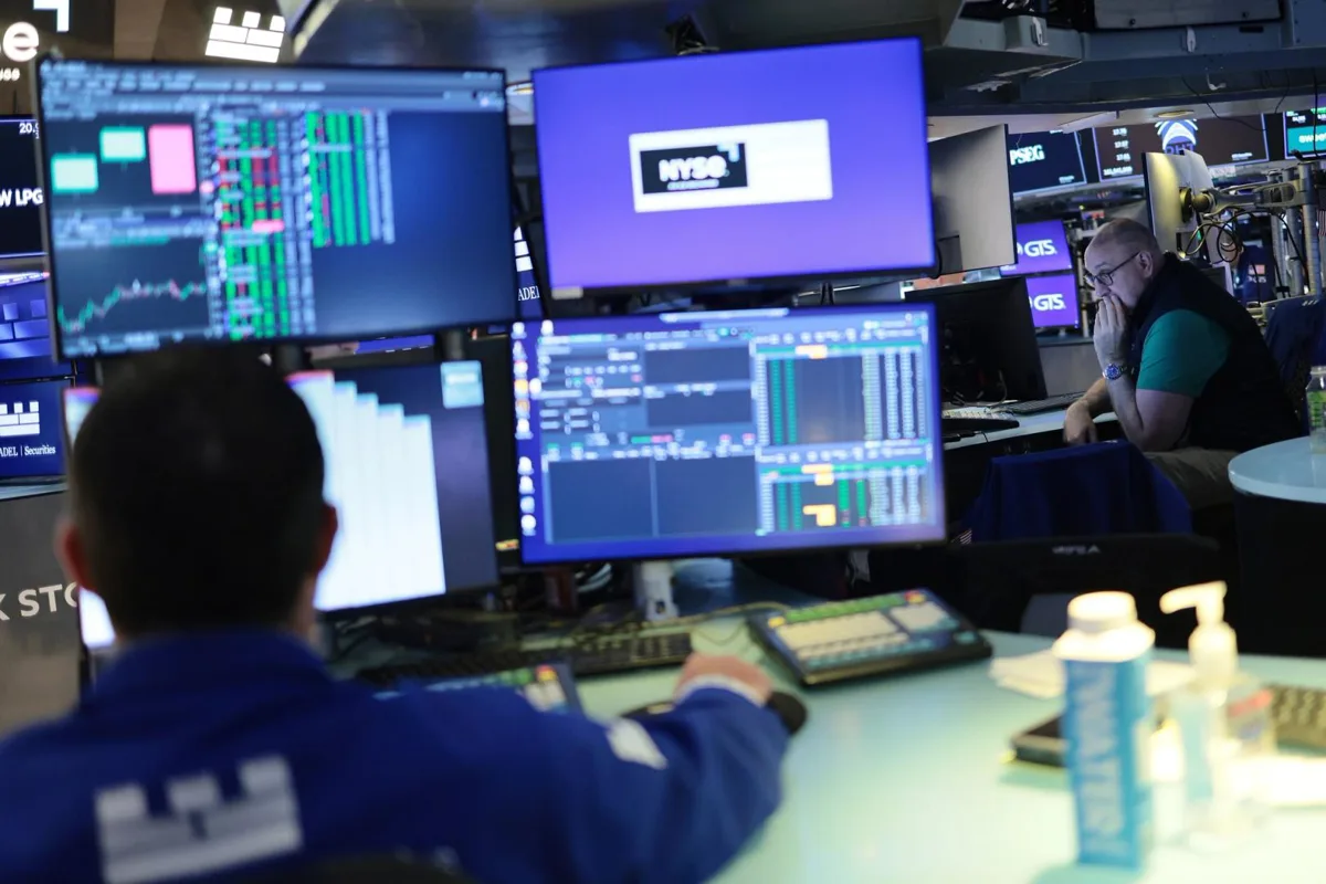 Bitcoin Holds $64,000 as Stocks Hit Records and Hormuz Deal Nears