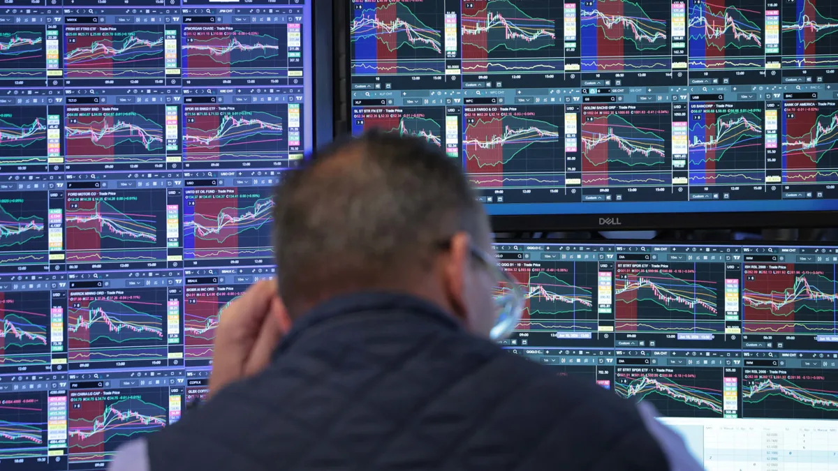 CLO ETFs Gain Traction Amid Interest Rate Uncertainty, Attracting Investor Demand