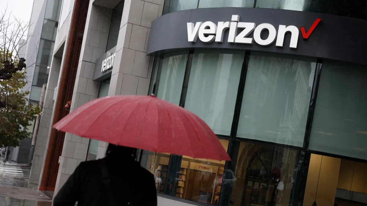 Verizon Mobile Service Restored, Market Reaction Limited After Outage