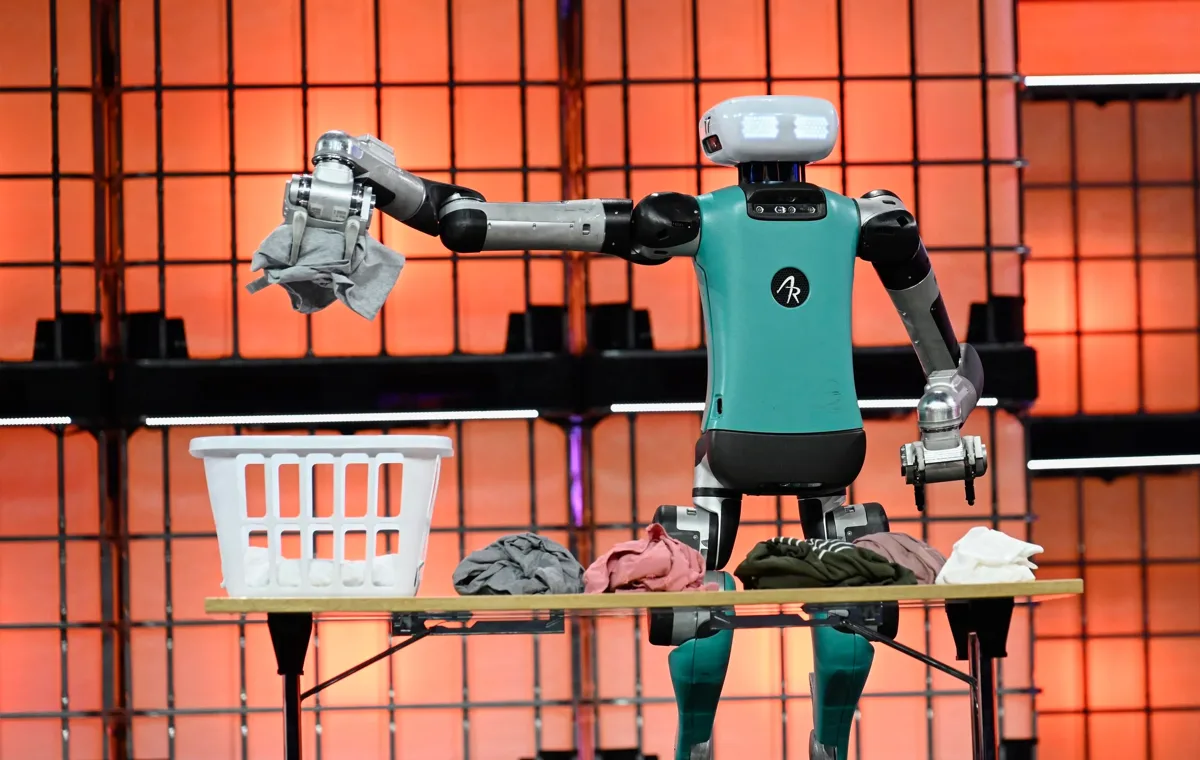 Agility Robotics'ten Çığır Açan Gelişme: Digit v5 Kafesten Çıkıyor