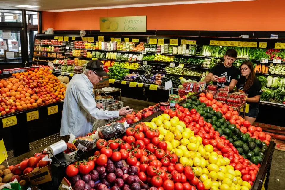 US Consumer Optimism Falls After 3 Months, Republican Sentiment Hits 2-Year Low