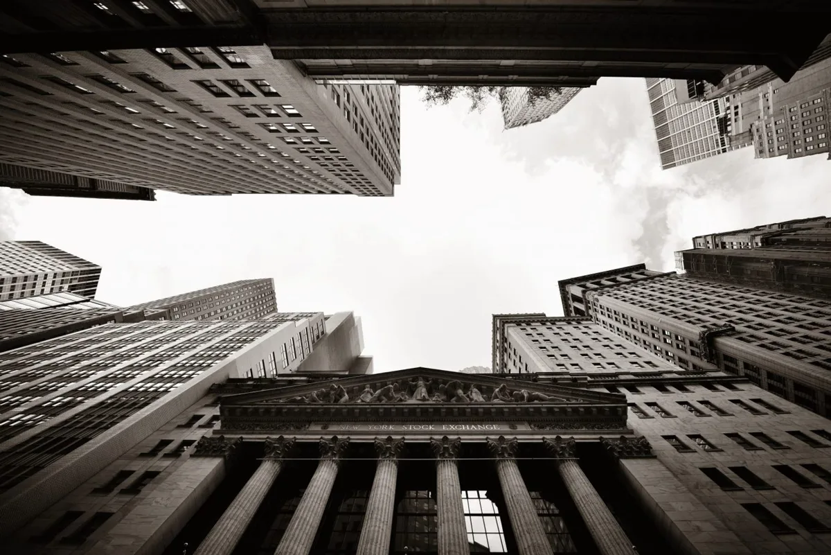 Tokenized Stocks Risk Recreating Wall Street's 1960s 'Paper Crisis,' Fairmint CEO Warns